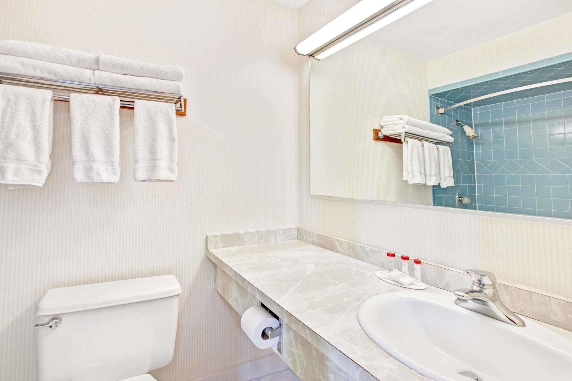 מלון Ramada By Wyndham פלמינגטון מראה חיצוני תמונה